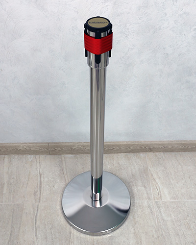 столбики с лентой