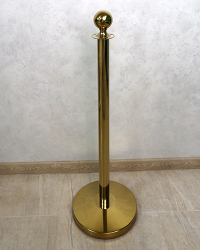 столбики с лентой