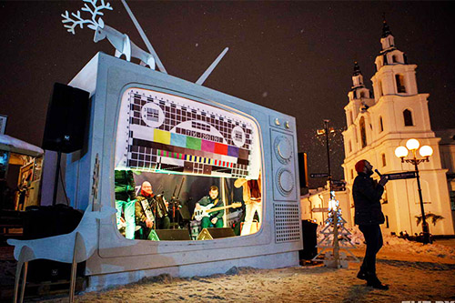 телевизор из фанеры