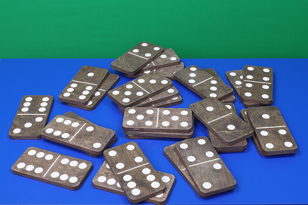 Деревянна игра в аренду и на продажу "Салонное домино"