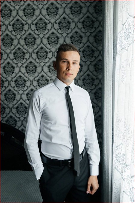 Дмитрий Огиевич - монтажник.